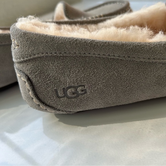 NWOT - UGG Women's Gray Ansley Slippers - Picture 5 of 8